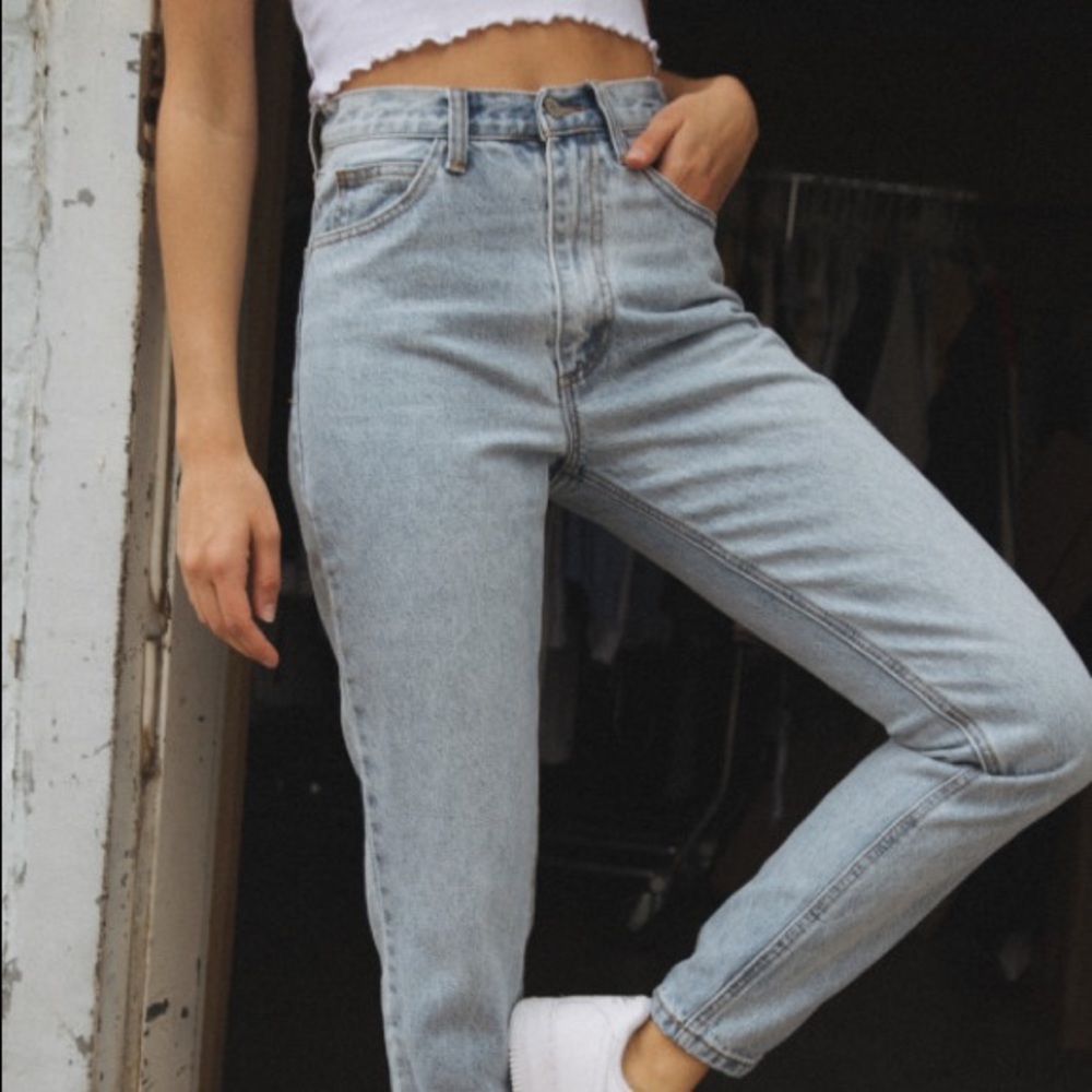 NWT Brandy Melville Jane Light Wash Jeans